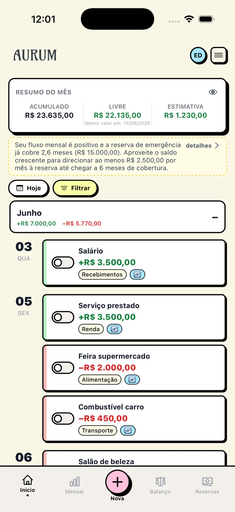 Tela inicial do Aurum mostrando o resumo do mês e a timeline de transações de junho